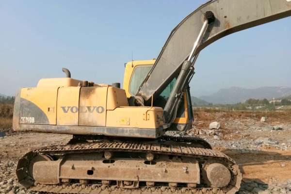 山东出售转让二手5800小时2013年沃尔沃EC210B挖掘机