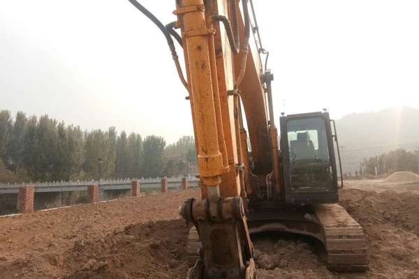 山东出售转让二手5000小时2012年现代R225LC挖掘机