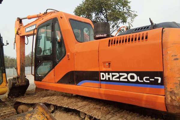 河北出售转让二手8600小时2009年斗山DH220LC挖掘机