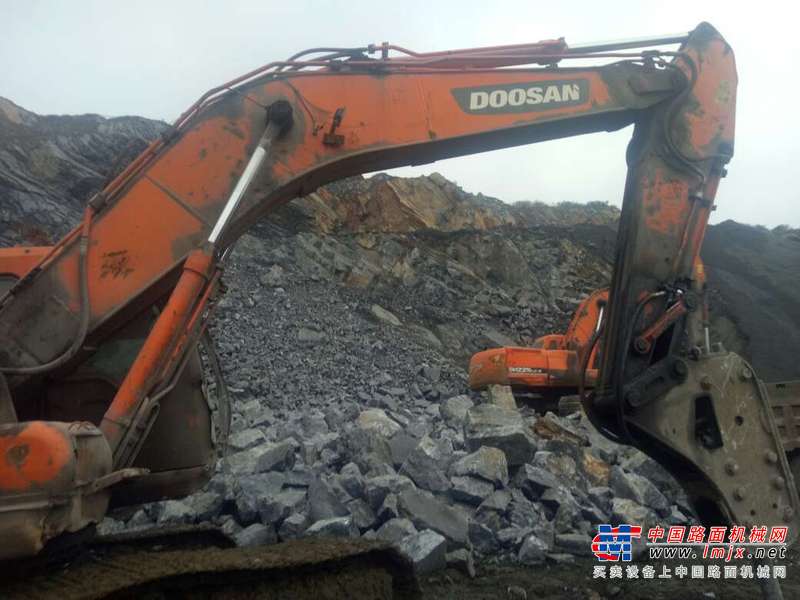 江西出售转让二手1200小时2010年斗山DH220挖掘机