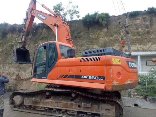 陕西出售转让二手4300小时2010年斗山DX260LC挖掘机