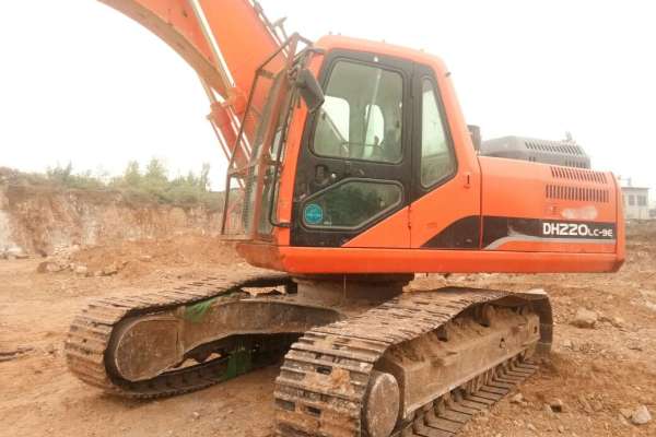 山东出售转让二手5000小时2014年斗山DH220LC挖掘机