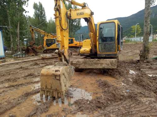 四川出售转让二手10000小时2011年现代R80挖掘机