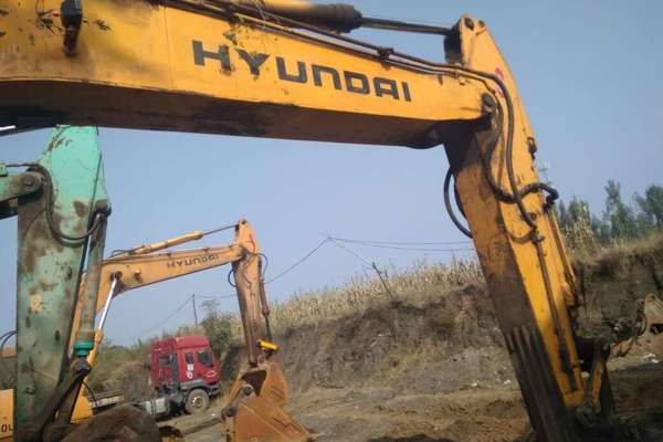 河北出售转让二手10000小时2008年现代R260LC挖掘机
