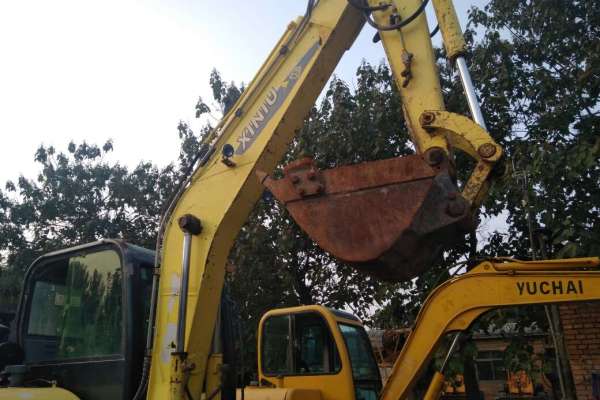 河北出售转让二手3000小时2013年犀牛重工XNW51360挖掘机