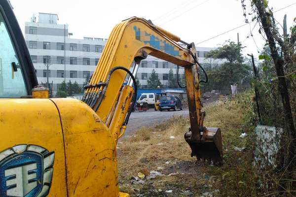 辽宁出售转让二手6000小时2010年龙工LG6060挖掘机