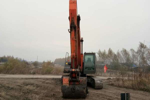 黑龙江出售转让二手10000小时2010年日立ZX240挖掘机