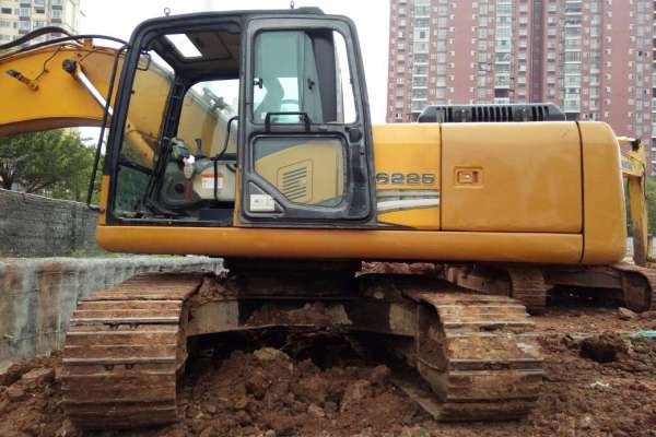 江西出售转让二手9000小时2013年龙工LG6225挖掘机