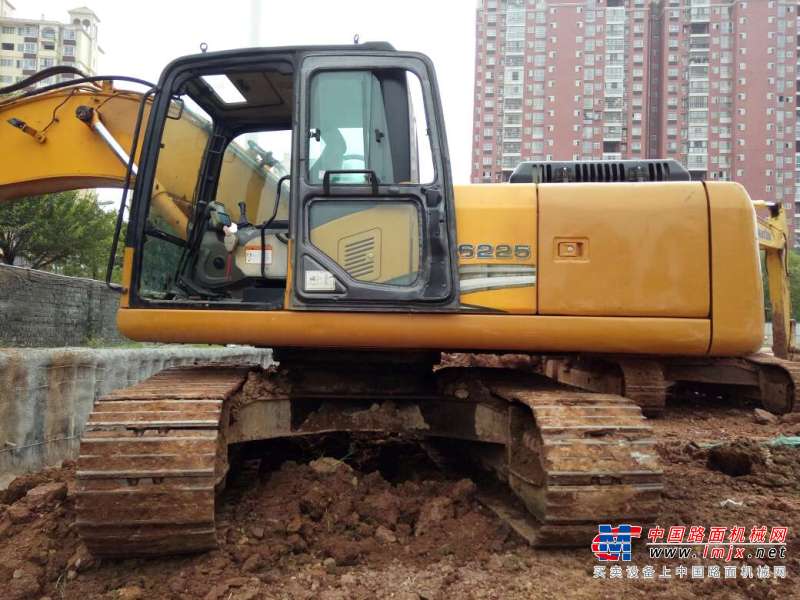 江西出售转让二手9000小时2013年龙工LG6225挖掘机