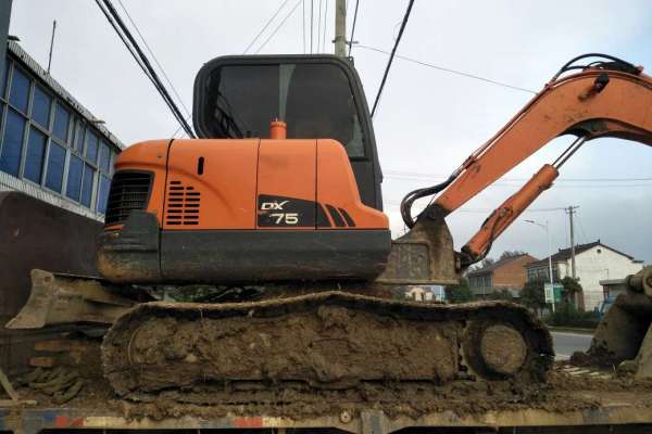安徽出售转让二手2800小时2015年斗山DX60挖掘机