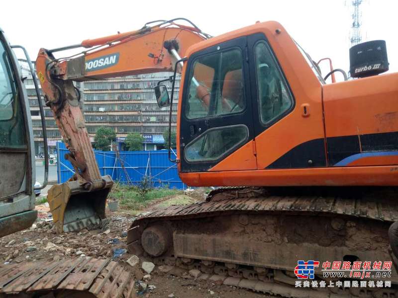 江西出售转让二手9000小时2009年斗山DH220LC挖掘机