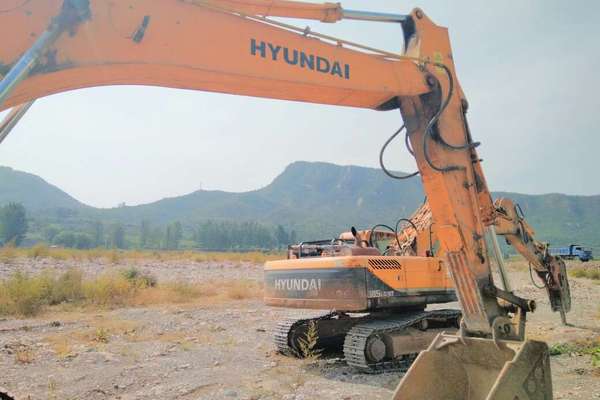 河北出售转让二手8000小时2008年现代R305LC挖掘机