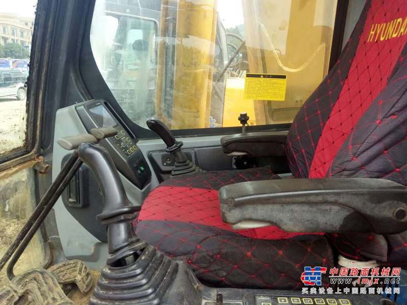 贵州出售转让二手8200小时2010年现代R215挖掘机