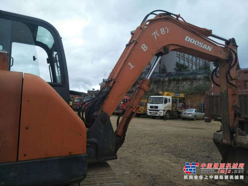 云南出售转让二手9875小时2009年斗山DH80挖掘机