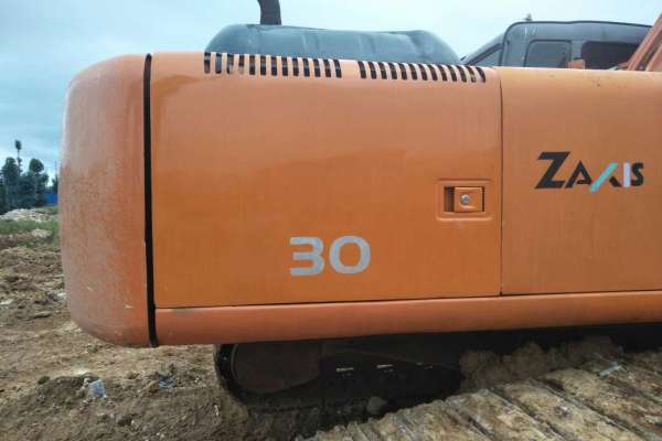云南出售转让二手19000小时2004年日立EX220挖掘机