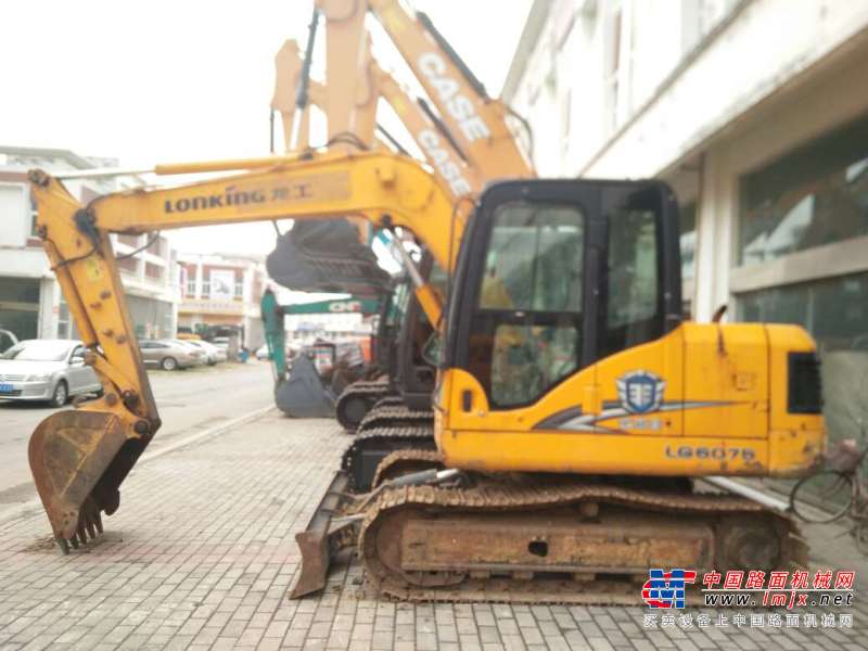 安徽出售转让二手2900小时2013年龙工LG6075挖掘机