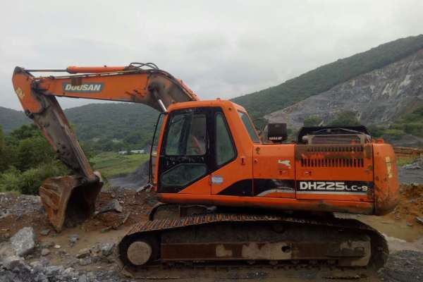 江西出售转让二手7600小时2011年斗山DH225挖掘机
