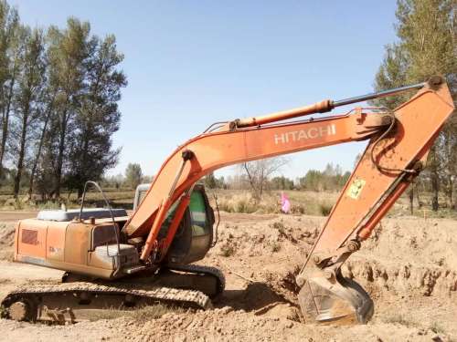甘肃出售转让二手10000小时2010年日立ZX200挖掘机