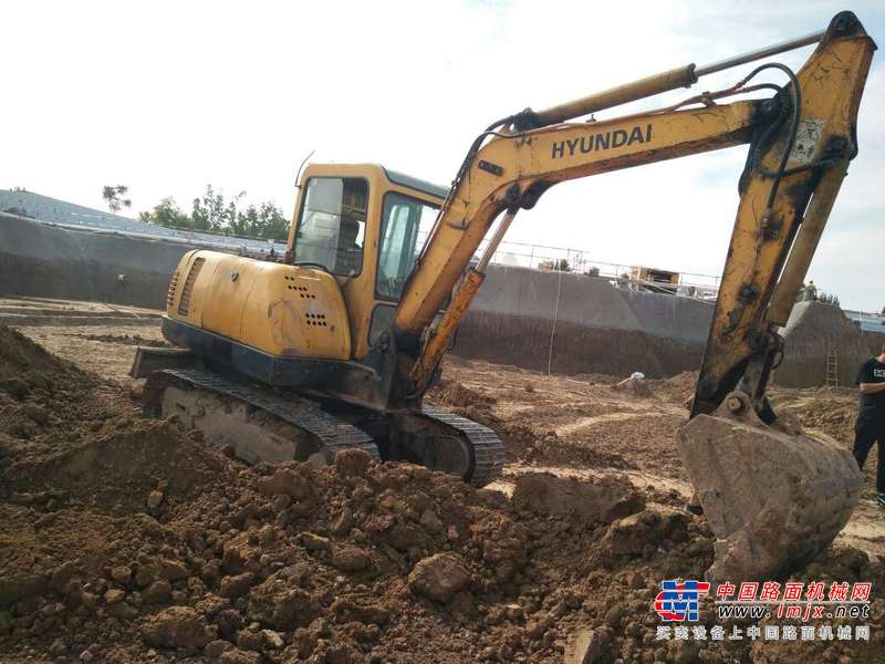 山东出售转让二手12000小时2008年现代R55挖掘机