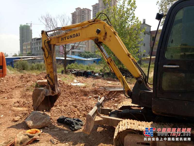江西出售转让二手9000小时2011年现代R60挖掘机