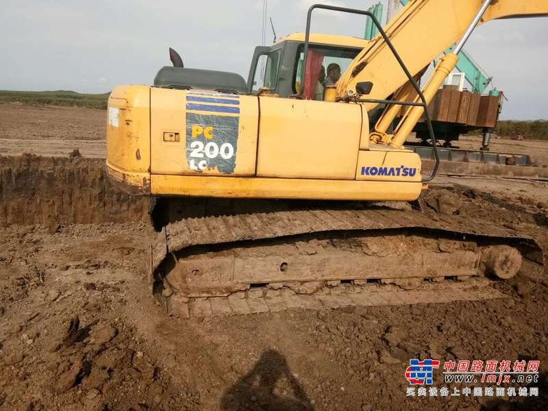 黑龙江出售转让二手6000小时2007年小松PC200LC挖掘机