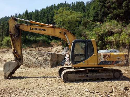 江西出售转让二手11000小时2010年柳工CLG205C挖掘机