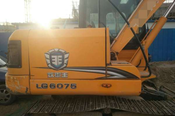 宁夏出售转让二手6000小时2013年龙工LG6075挖掘机