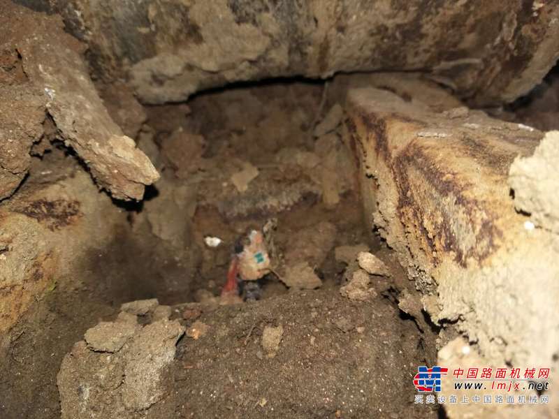辽宁出售转让二手18000小时2006年日立ZX240LC挖掘机