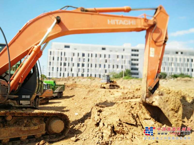 安徽出售转让二手7933小时2010年日立ZX200挖掘机