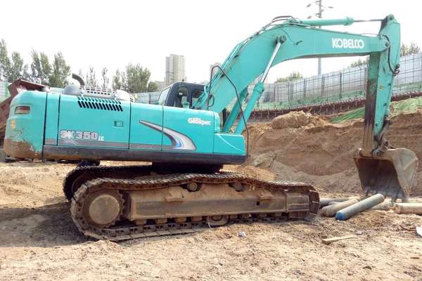 辽宁出售转让二手8000小时2011年神钢SK350LC挖掘机