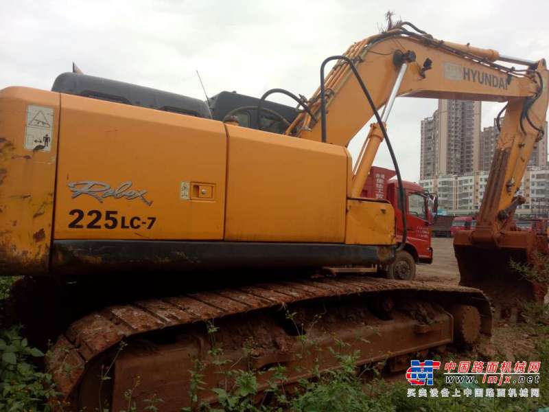 云南出售转让二手5632小时2011年现代R225LC挖掘机