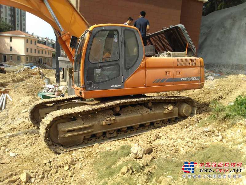 辽宁出售转让二手5700小时2011年斗山DX300LC挖掘机