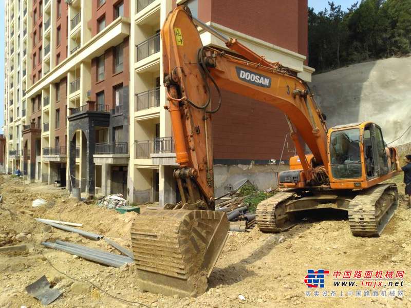 辽宁出售转让二手5700小时2011年斗山DX300LC挖掘机
