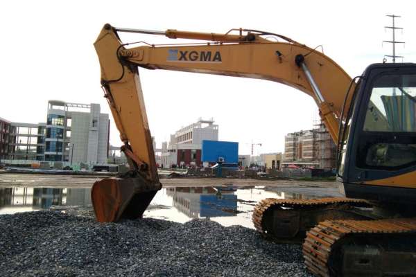 安徽出售转让二手10986小时2010年厦工XG822LC挖掘机