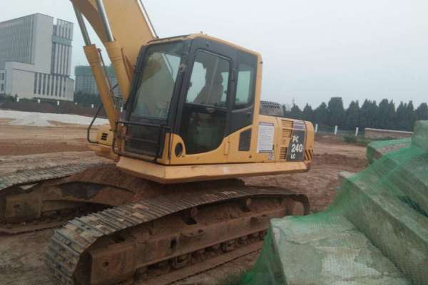 河北出售转让二手8000小时2012年小松PC240挖掘机