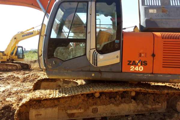 贵州出售转让二手12000小时2010年日立ZX200挖掘机