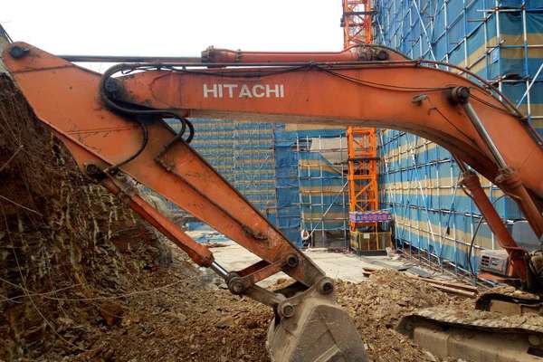 辽宁出售转让二手10000小时2004年日立EX220挖掘机
