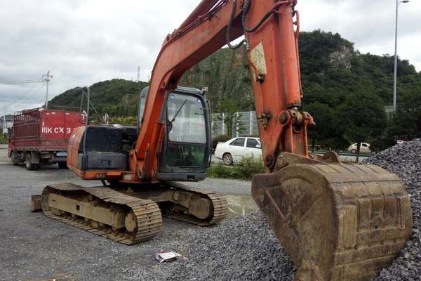 贵州出售转让二手2500小时2012年振宇ZY80挖掘机