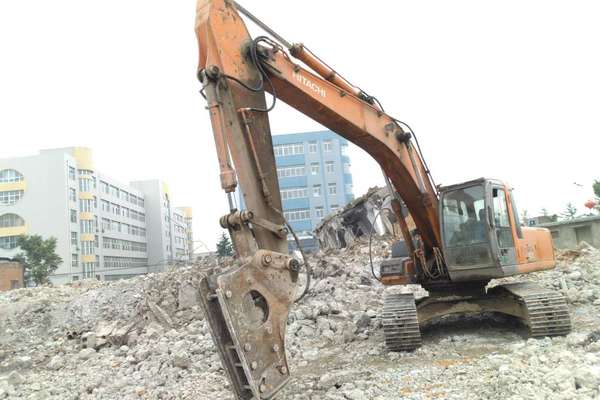 辽宁出售转让二手25000小时2005年日立ZX230挖掘机
