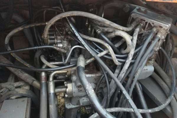 山西出售转让二手8200小时2009年日立ZX240挖掘机