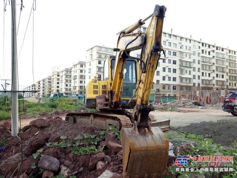 江西出售转让二手15000小时2009年现代R60挖掘机