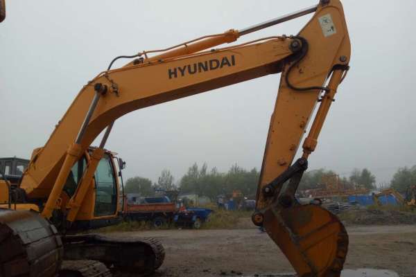 黑龙江出售转让二手10800小时2011年现代R305LC挖掘机