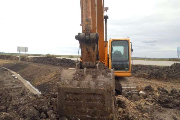 黑龙江出售转让二手17000小时2008年现代R215挖掘机