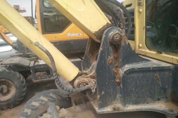 宁夏出售转让二手7800小时2011年现代轮挖R60W挖掘机