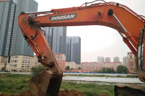 山东出售转让二手8600小时2012年斗山DH300LC挖掘机