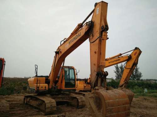 山东出售转让二手9800小时2011年现代R215挖掘机