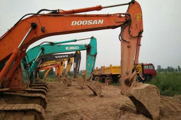 山东出售转让二手13000小时2008年斗山DH225LC挖掘机