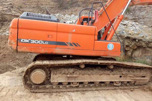 陕西出售转让二手6500小时2009年斗山DX300LC挖掘机