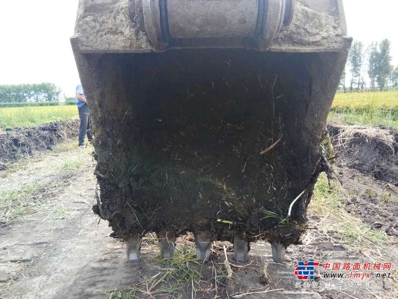 黑龙江出售转让二手19902小时2003年日立EX200HHE挖掘机