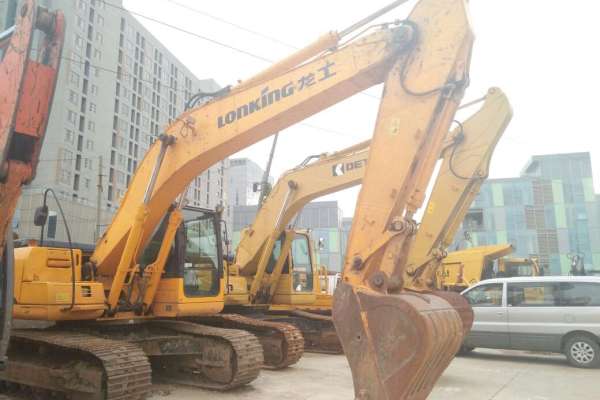 安徽出售转让二手1675小时2015年龙工LG6220D挖掘机